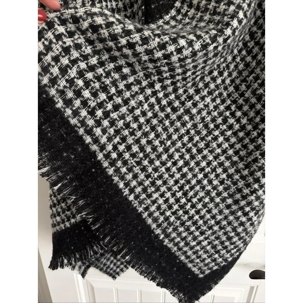 AQUA Women's Houndstooth Ruana Poncho Cape Fringed edges Black & Grey One Size